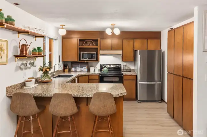 Luxurious 2 inch granite slab in the kitchen.