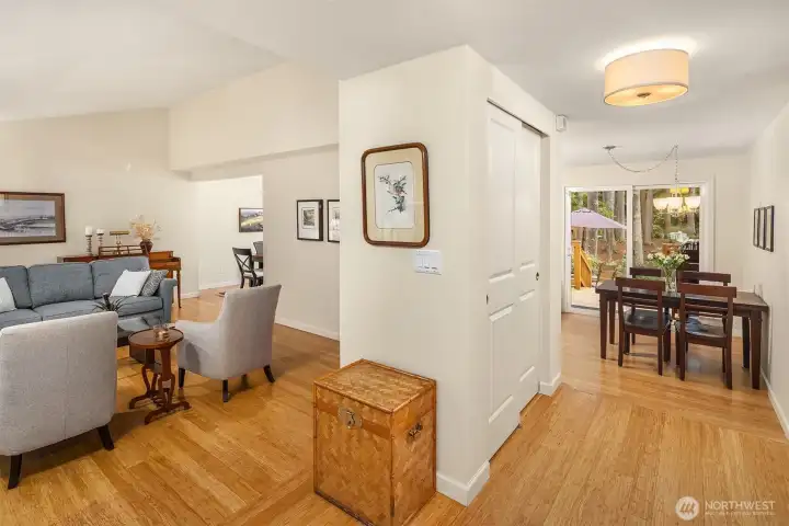 Circular layout flows intuitively from the formal to casual living areas.