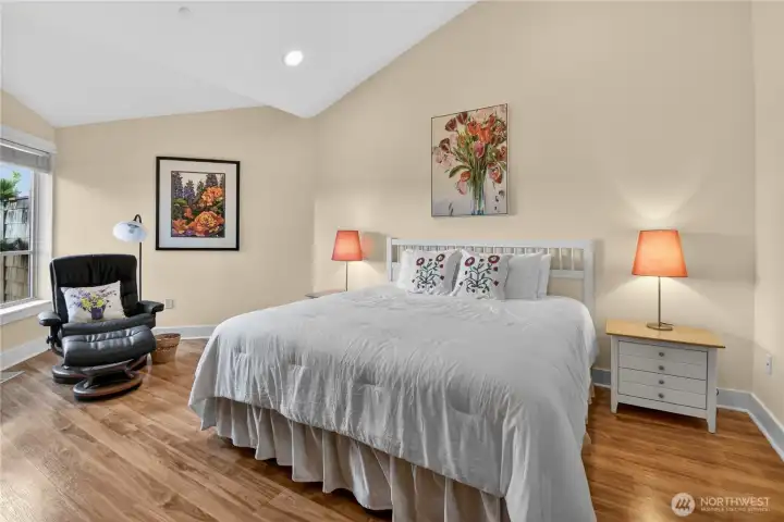 Vaulted ceiling in the spacious primary bedroom.