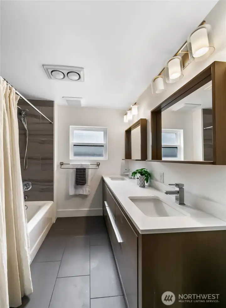 Full bathroom, upstairs.