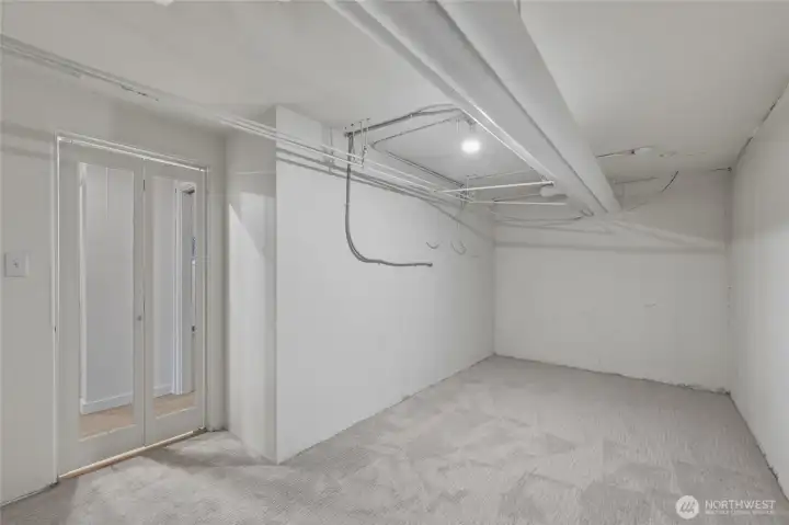 Bonus room with brand new carpet. This could make a great office, home gym, or storage room.