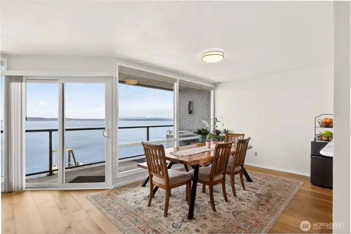 Wow! Imagine having your meals with this view.
