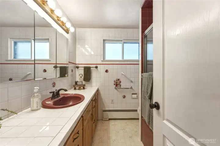 Bathroom #1 - Main Floor