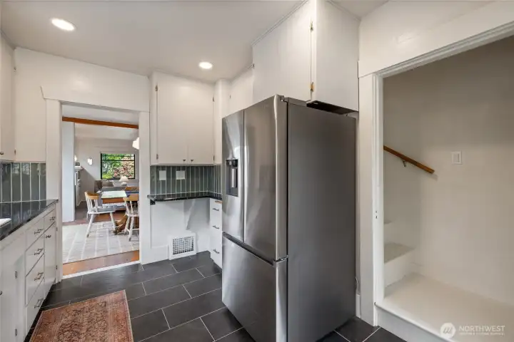New Stainless Steel Appliances, slate floors with marble accent, and quartz countertops!