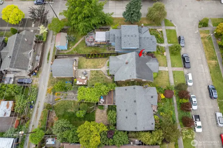 Located in the popular North 6th neighborhood, you are in walking distance to all 6th ave has to offer.