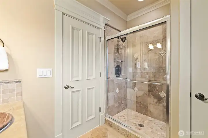 Guest En-Suite 3 Shower Guest En-Suite 3 Shower