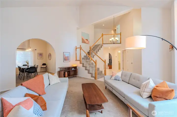 Living Room/Entrance
