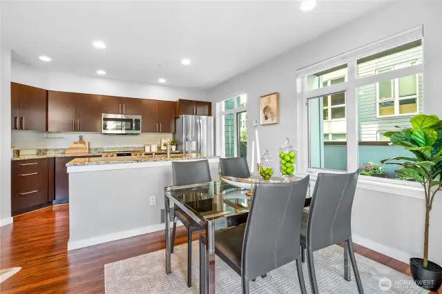 Dining space w/kitchen