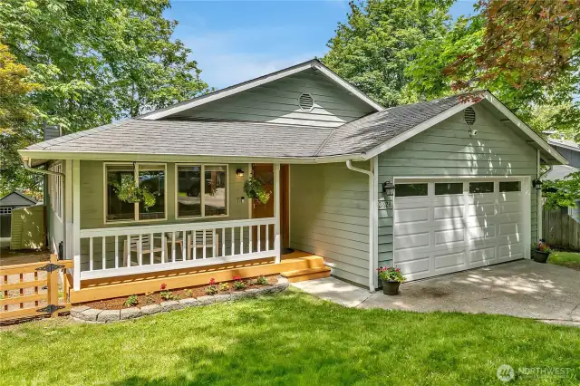 Refined, yet relaxed Cherokee Bay rambler. Welcome home to the comfortable front porch and chat with the neighbors. Lovely grounds and shade trees for your enjoyment.