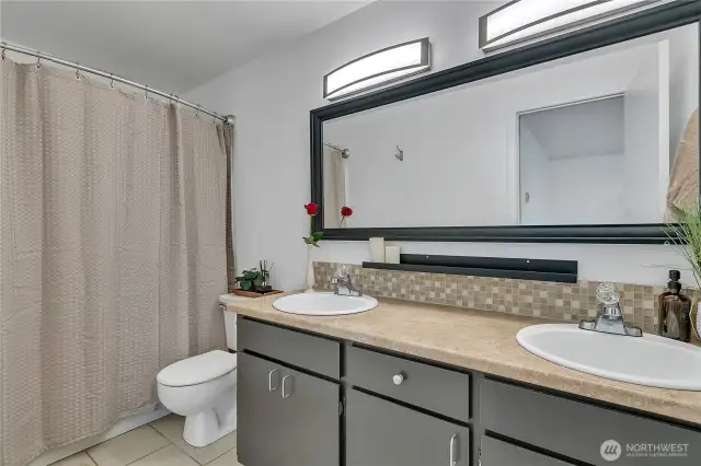 Primary bedroom's private bathroom.  Two sinks and a full bathtub for convenience and enjoyment.