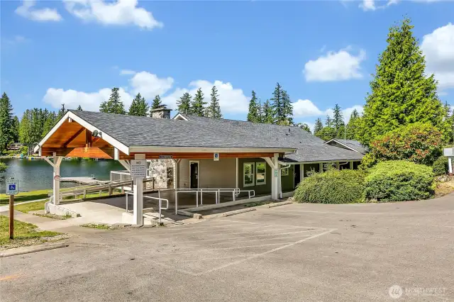 The private clubhouse is available for use by all Cherokee Bay owners.
