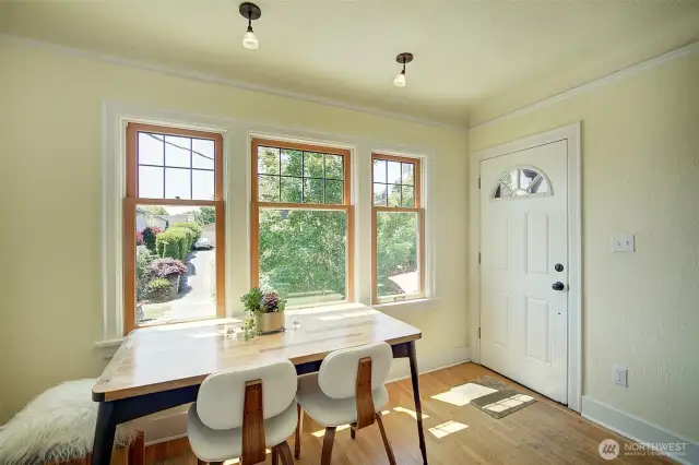 Perfect dining spot that can be expanded if needed. Enjoy mountain views.