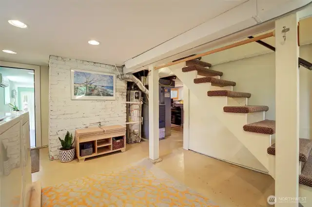 Door to your left leads to the 4th bedroom/office space/bonus room.