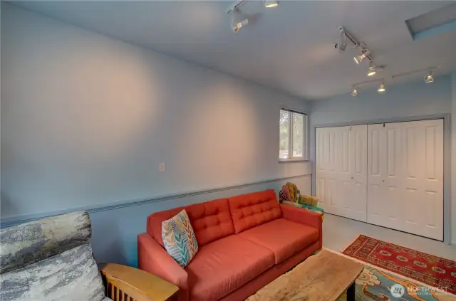 10 x 17 ft of extra space! How will you use it?