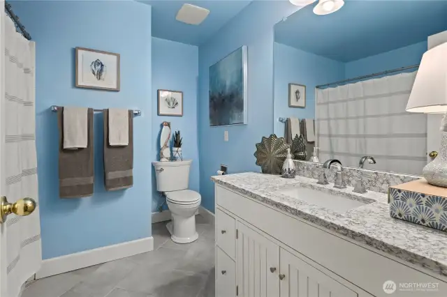 Main Full Bath on Upper level~