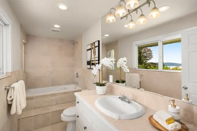 Primary on suite bath with lake view
