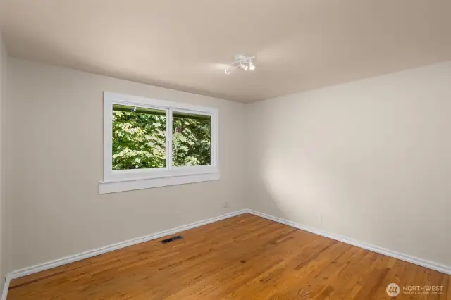 Large guest bedroom on the mail level