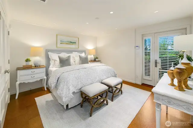 Fully finished lower level with separate apartment - ideal for guests, au paire or nanny.