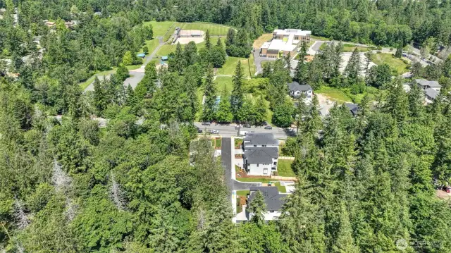 Cassiopeia is perfectly located just literally across the street from popular East Sammamish Park and Mead Elementary School.
