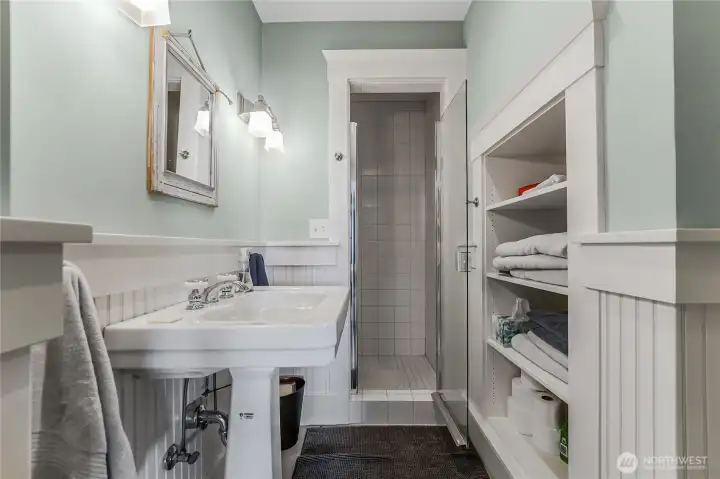 Ground floor bathroom complete with a shower, perfect for beach days!