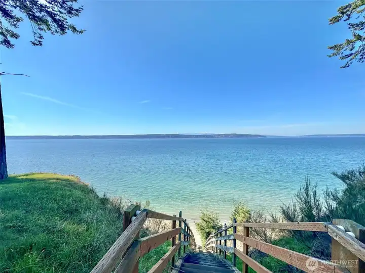 Beachcomb on one of the best beaches on the island and go crabbing in Camano’s Dungeness rich waters.