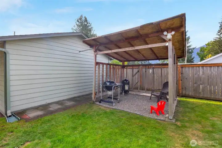 Covered bbq area off back of garage.