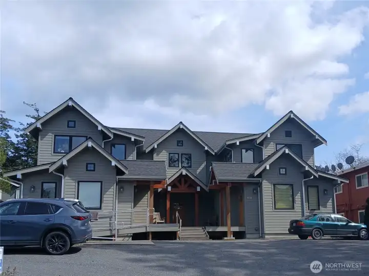 West side/front of the 2 story, 6 unit, 452 Pine, A Condominium.