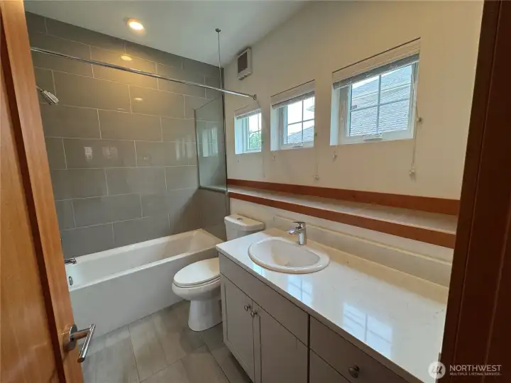 Lower 1 bedroom full bath.