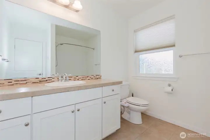 Guest bathroom. Full bath.