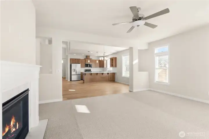 Large Living room with ceiling fan