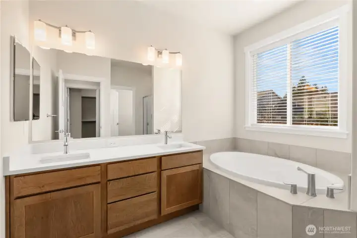 Primary 5 piece bathroom