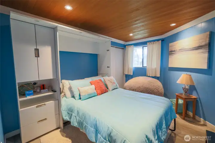 2nd bedroom with a--