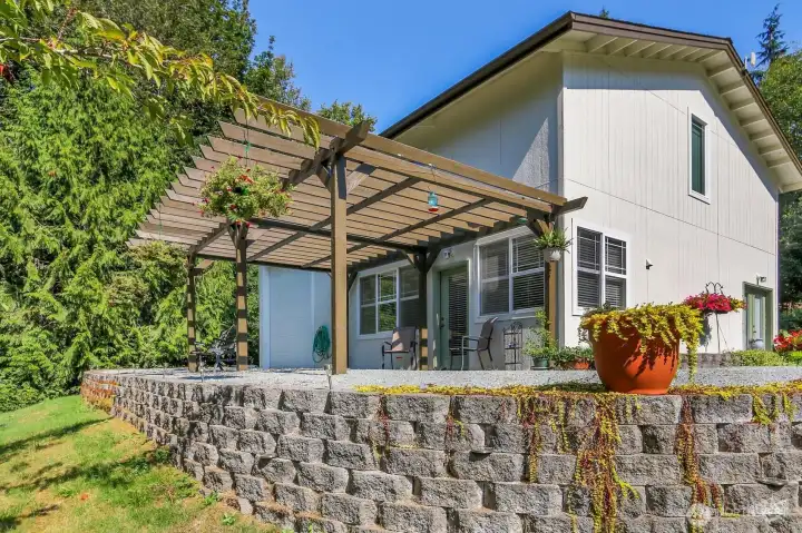 Detached Shop with M.I.L. - TTL Shop/M.I.L. area is 2400 sq.ft. 1/2 SHOP --600 SQ.FT. FOR INTERIOR PARKING  AREA & 1/2 AREA FOR M.I.L. (2-Levels)