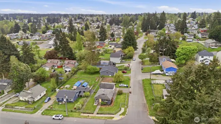Bird’s-eye view highlighting residential setting, nearby streets, and community layout.