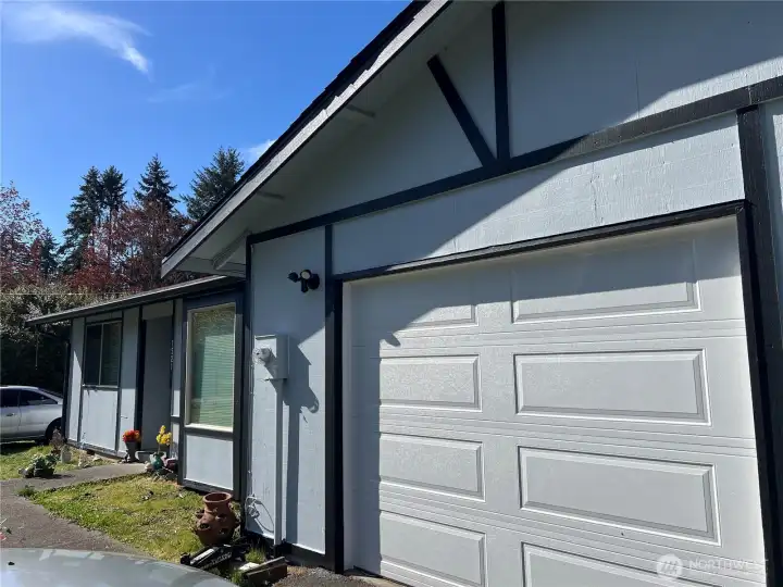 1521 Front with 1-car Garage