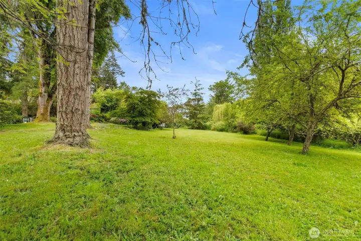 Privacy all around, nature right outside your door