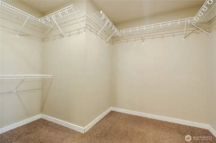 Primary suite closet