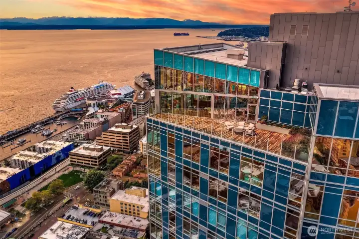 Right in the heart of Seattle with amazing amenities at your fingertips.