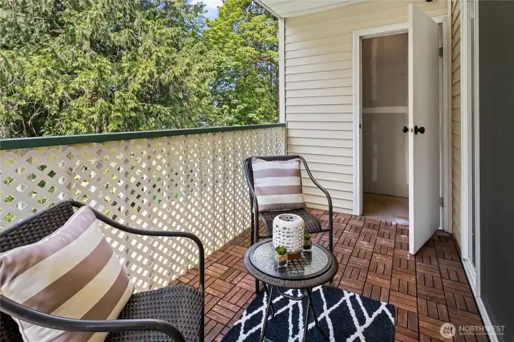 Covered deck with great storage room