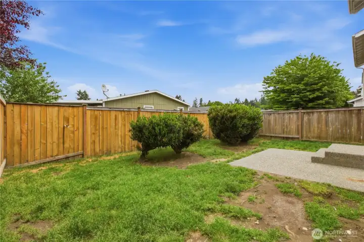 Fully fenced yard!
