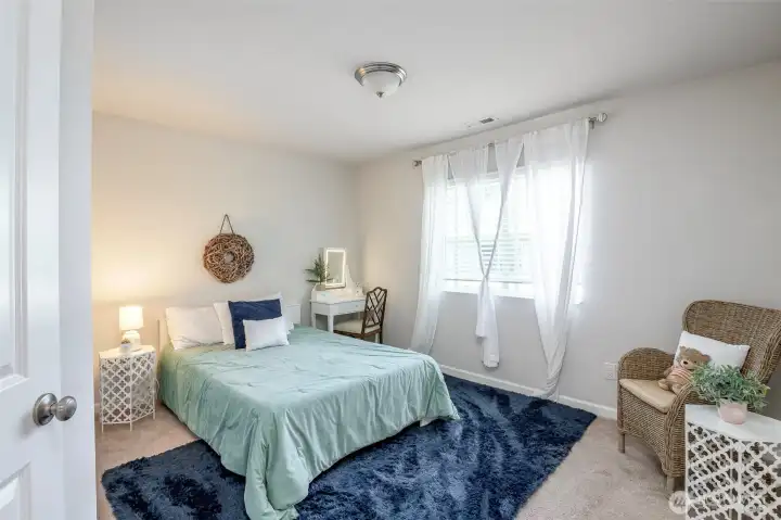 Another great size bedroom.