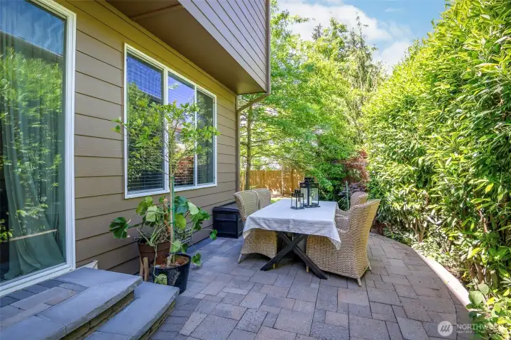 Great patio area, tons of shade but if you sun you can get that on your side yard.