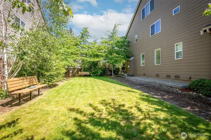 Common area that is great for added privacy and more room to play and you don't have to pay property tax on this or keep it maintained :)