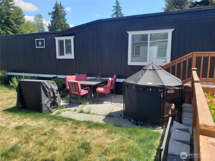 Another Picture of the Large Fully Fenced Pet Friendly Yard with Nice Dry Storage Shed and Patio in the other Corner. Another Picture of the Large Fully Fenced Pet Friendly Yard with Nice Dry Storage Shed and Patio in the other Corner.