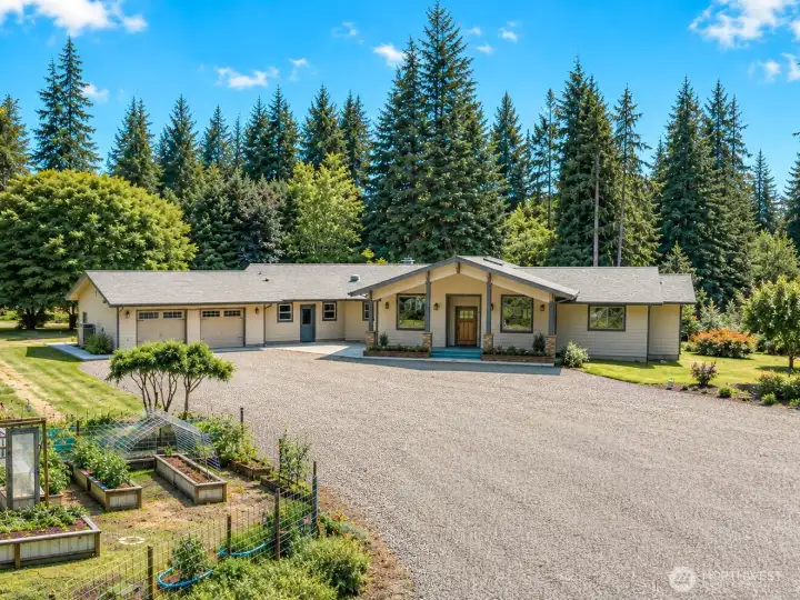 Spacious single-level design with ample parking and room to enjoy the outdoors. Spacious single-level design with ample parking and room to enjoy the outdoors.