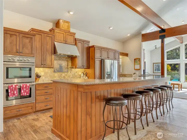 Oversized island perfectly positioned for entertaining and everyday living. Oversized island perfectly positioned for entertaining and everyday living.