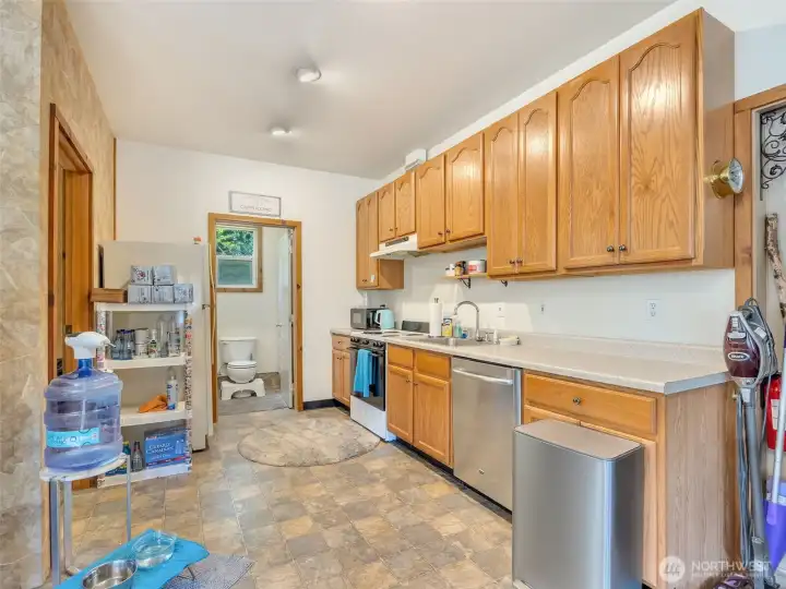 Main level one bedroom apartment adjoining the shop. Currently being rented out for $1,200 a month. Main level one bedroom apartment adjoining the shop. Currently being rented out for $1,200 a month.