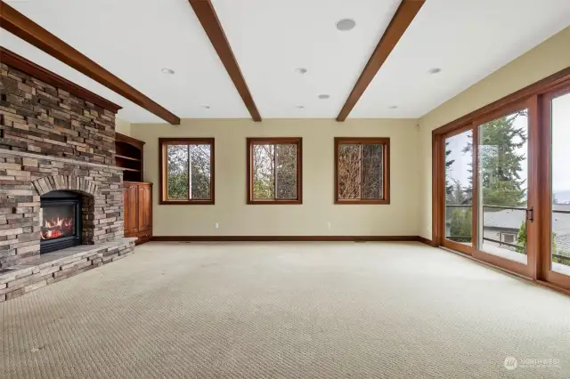 Oversized windows let in lots of natural light into the Great Room - even on a cloudy day!
