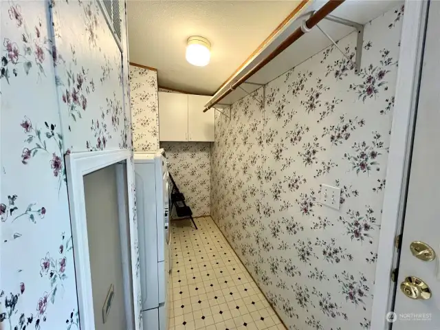 Utility room w/ separate entrance