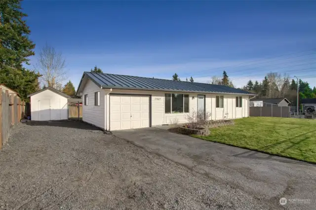 Extra drive way space and large shed